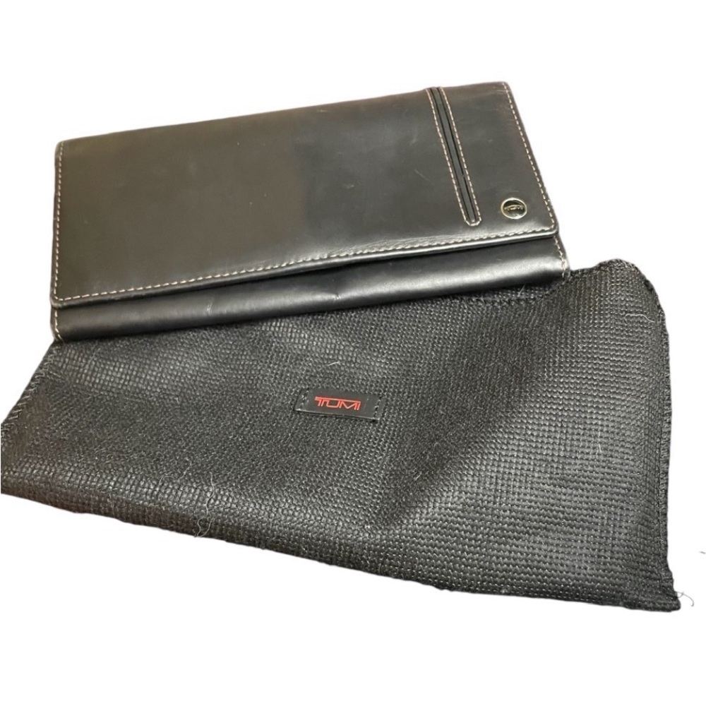 TUMI Black Leather Trifold Wallet/Passport/Travel Organizer/ID Window. 7x5